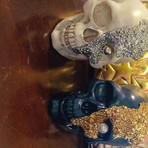 Glittering Skull Holiday Decor Set - White and Blue